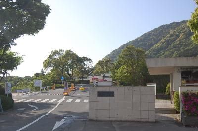 近くの福岡教育大学まで1,300m（徒歩17分）
