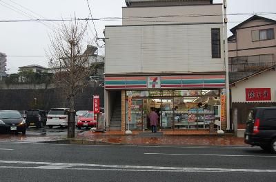 近くのセブンイレブンまで850m（徒歩11分）