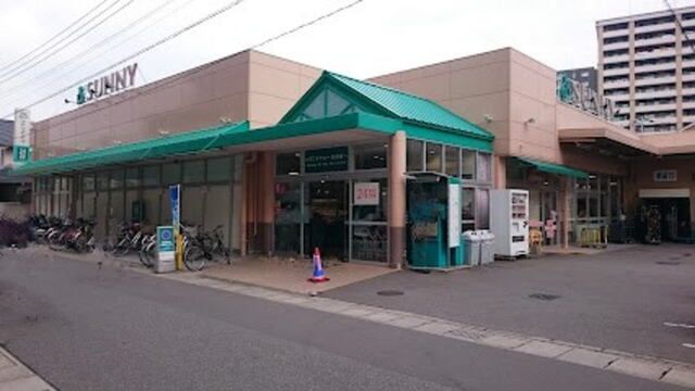 近くのサニー別府店まで600m（徒歩8分）