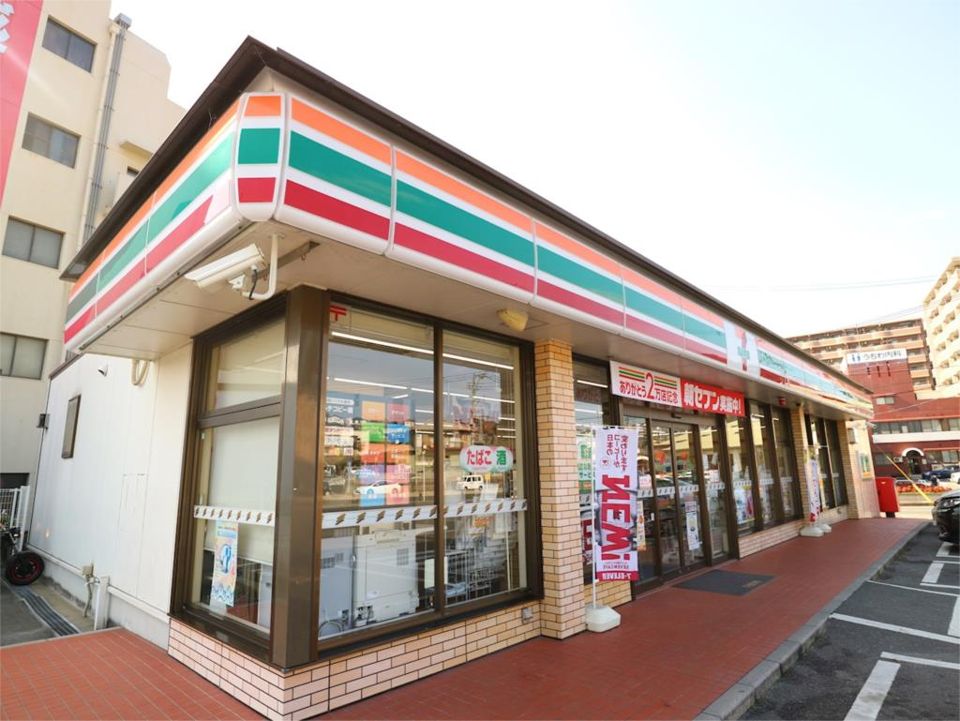 近くのセブンイレブンまで550m（徒歩7分）