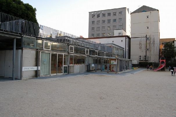 近くの奈良屋幼稚園まで179m（徒歩3分）