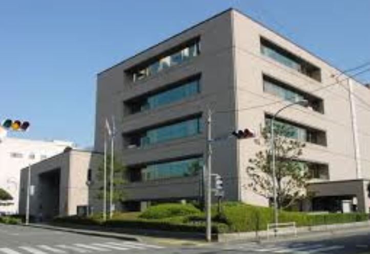 近くの福岡県立図書館まで170m（徒歩3分）