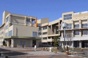 近くの福岡市立箱崎清松中学校まで1,700m(徒歩22分)