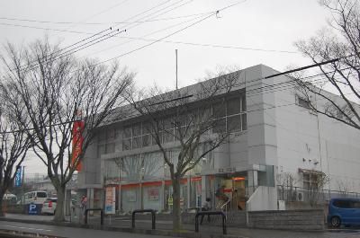 近くの西日本シティ銀行 日の里支店まで328m（徒歩5分）