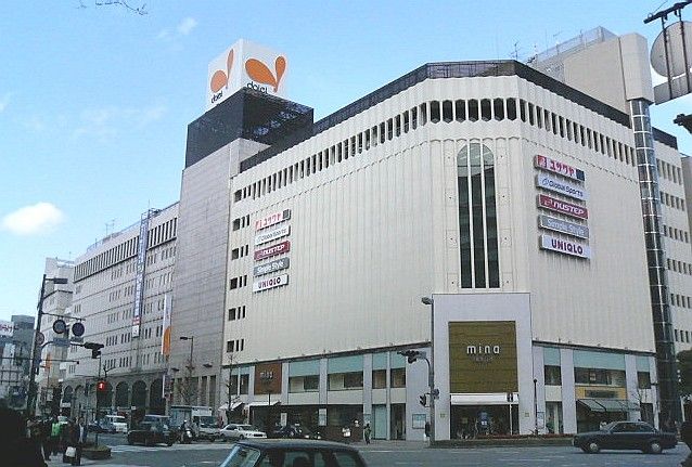近くのグルメシティまで422m（徒歩6分）