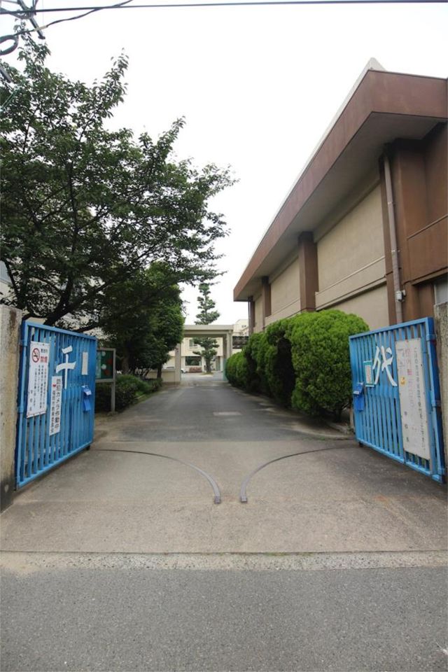 近くの福岡市立千代小学校まで299m（徒歩4分）