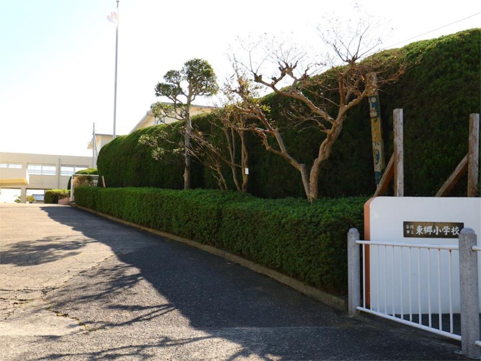 近くの宗像市立東郷小学校まで729m（徒歩10分）
