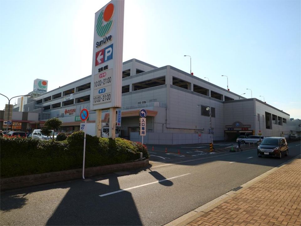 近くのSun Live（サンリブ） くりえいと宗像店まで500m（徒歩7分）