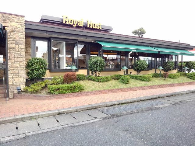 近くのロイヤルホスト南バイパス店まで1,100m（徒歩14分）