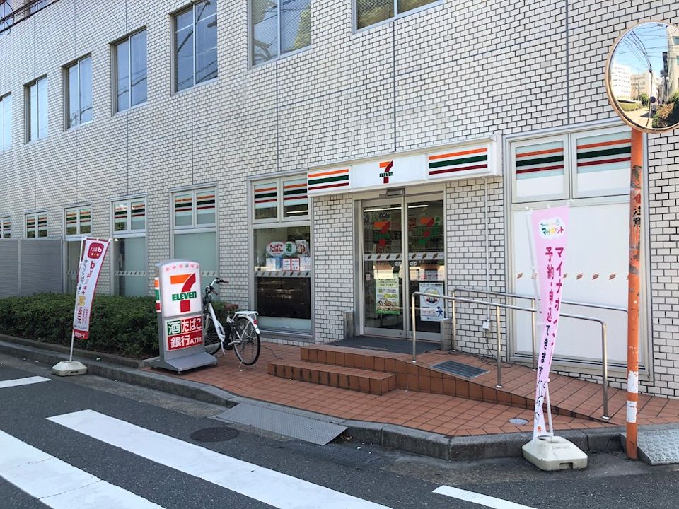 近くのセブンイレブン 博多中比恵公園前店まで109m（徒歩2分）