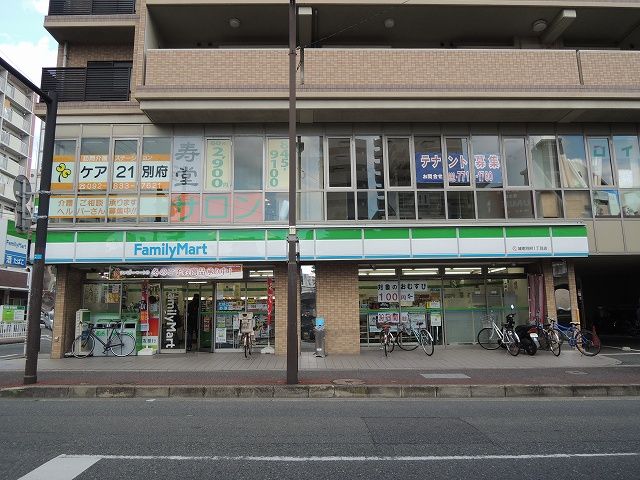 近くのファミリーマートまで350m（徒歩5分）