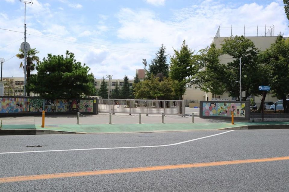 近くの志免町立志免西小学校まで1,045m（徒歩14分）