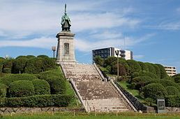 近くの東公園まで150m（徒歩2分）