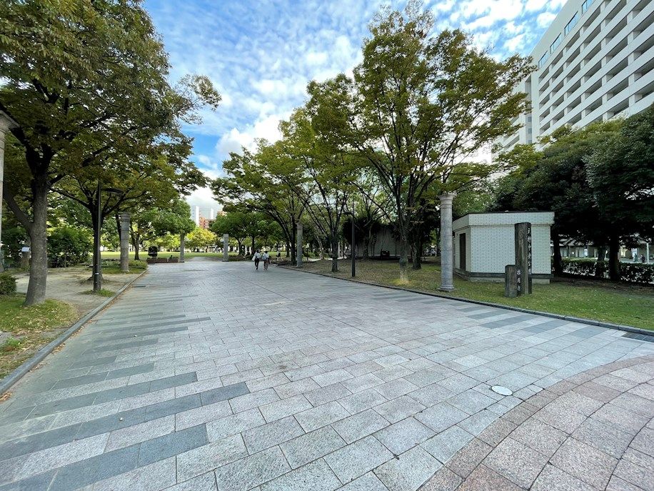 近くの天神中央公園まで671m（徒歩9分）