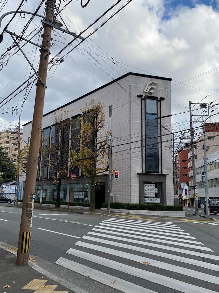 近くの福岡銀行雑餉隈支店まで441m(徒歩6分)