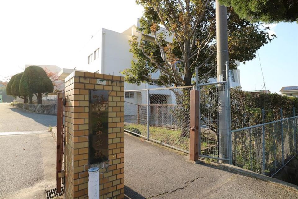 近くの志免町立志免中学校まで522m（徒歩7分）