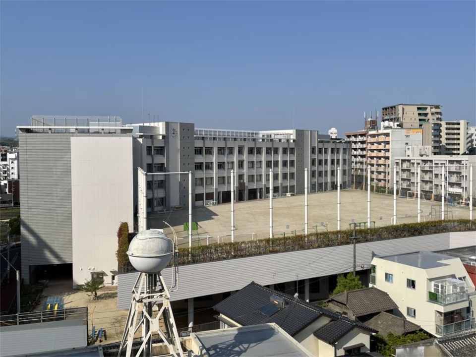 近くの福岡市立住吉小学校まで476m（徒歩6分）