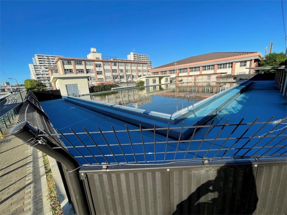 近くの福岡市立内浜中学校まで1,357m（徒歩17分）