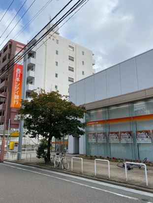 近くの西日本シティ銀行箱崎支店まで799m（徒歩10分）