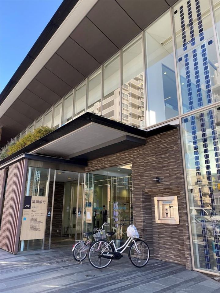 近くの福岡銀行まで260m（徒歩4分）