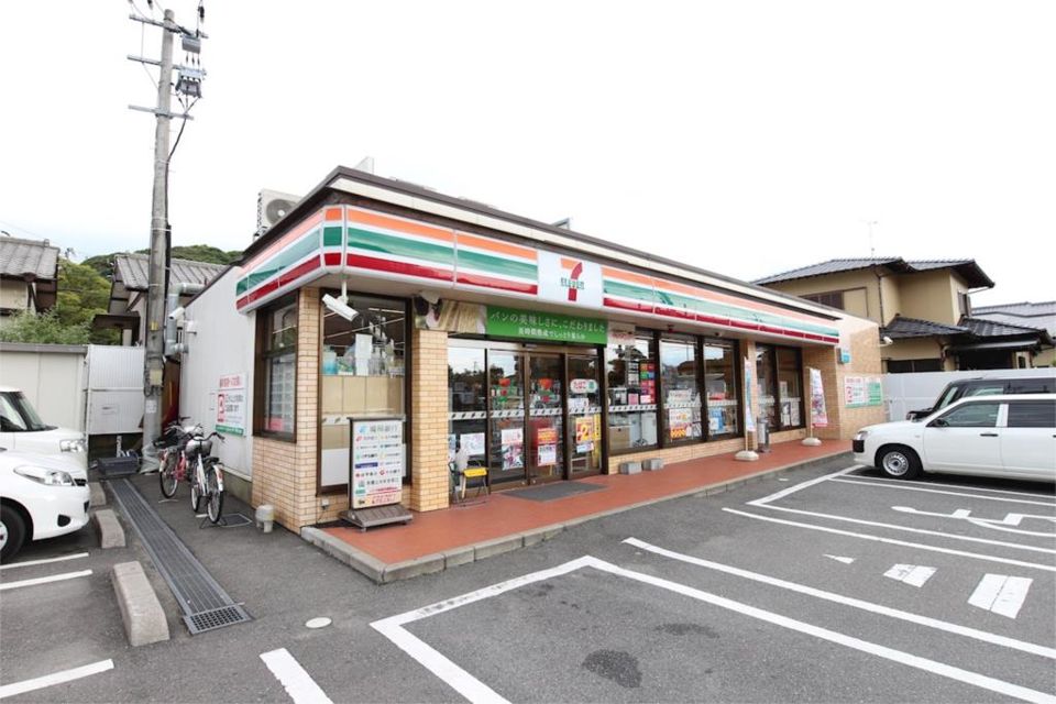近くのセブンイレブン 古賀花鶴丘2丁目店まで326m(徒歩5分)