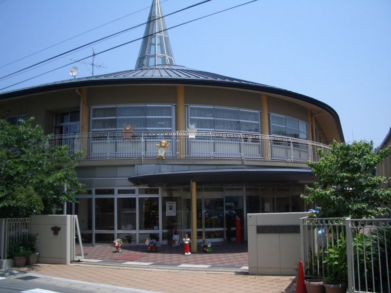 近くの吉塚ゆりの樹幼稚園まで295m（徒歩4分）