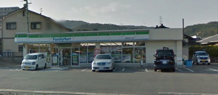 近くのファミリーマート筑紫野原田七丁目店まで427m(徒歩6分)