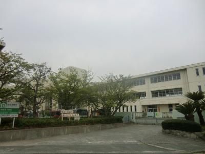 近くの福津市立神興小学校まで551m(徒歩7分)