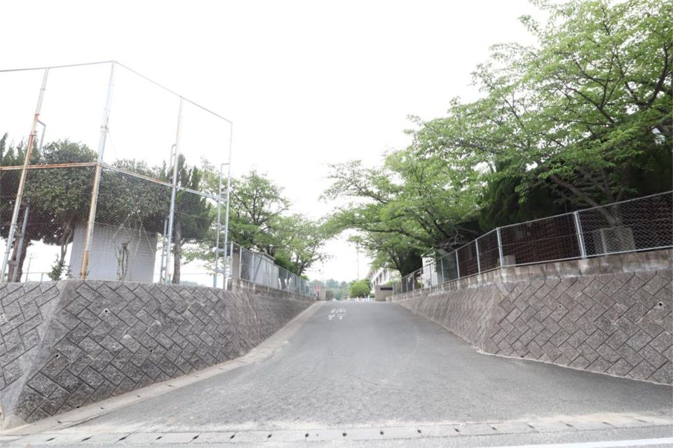 近くの春日市立春日南小学校まで1,447m（徒歩19分）