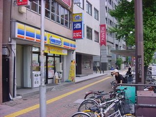 近くのミニストップまで110m（徒歩2分）