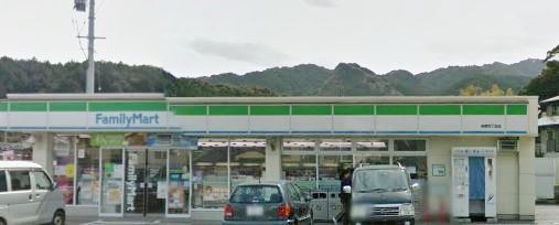 近くのファミリーマートまで537m(徒歩7分)