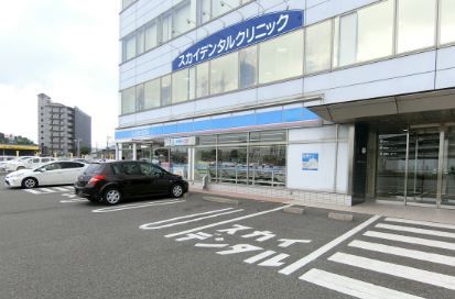 近くのローソン 福岡空港国内線店まで567m（徒歩8分）