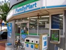 近くのファミリーマート 舞鶴三丁目店まで71m（徒歩1分）