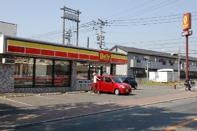 近くのコンビニ(同系添付)まで542m(徒歩7分)