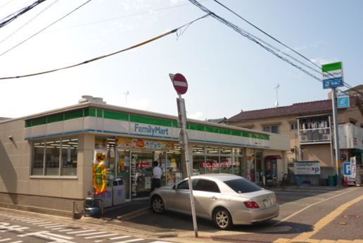 ファミリーマートが至近