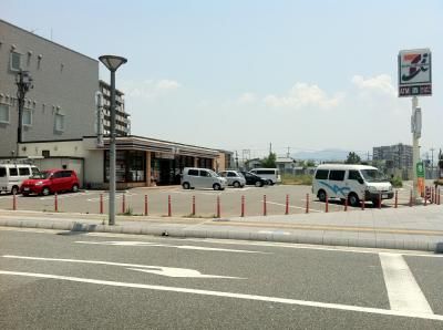近くのセブンイレブンまで700m（徒歩9分）