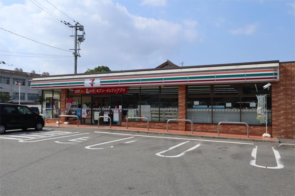 近くのセブンイレブン 博多席田小学校前店まで443m（徒歩6分）