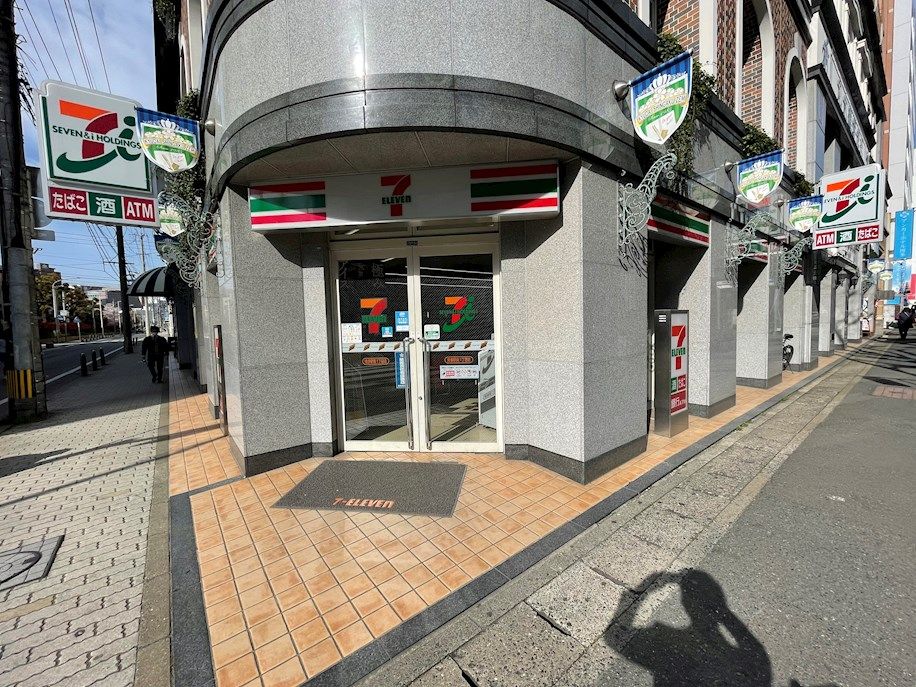 近くのセブンイレブン 博多駅南1丁目店まで140m（徒歩2分）