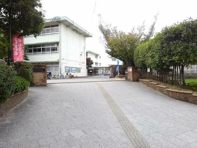 近くの春日市立須玖小学校まで150m(徒歩2分)