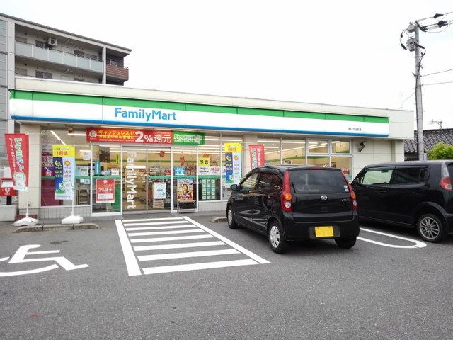 近くのファミリーマート春日下白水店まで400m(徒歩5分)