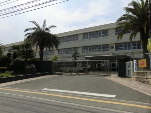 近くの福間中学校まで114m(徒歩2分)
