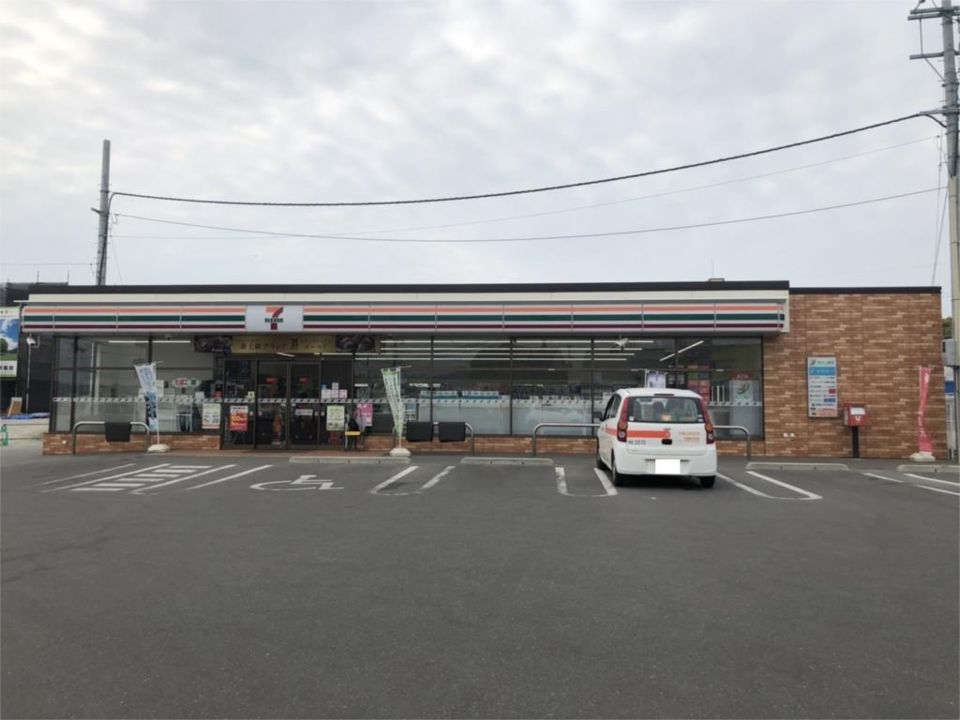 近くのセブンイレブン 粕屋仲原3丁目店まで136m（徒歩2分）