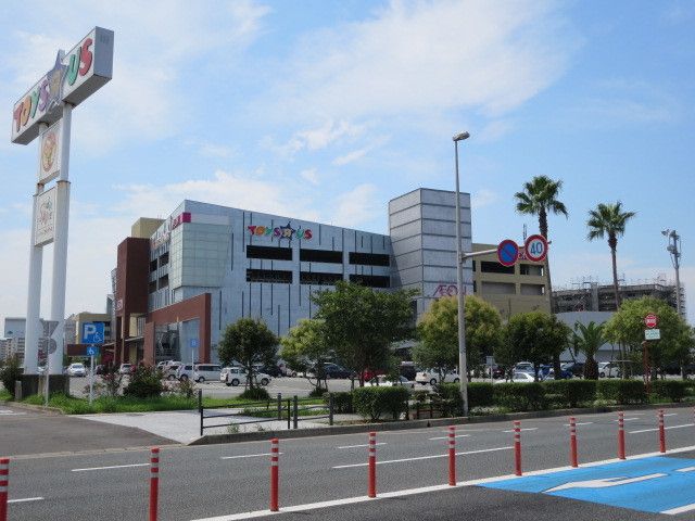 近くのイオンモール香椎浜まで5,100m(徒歩64分)