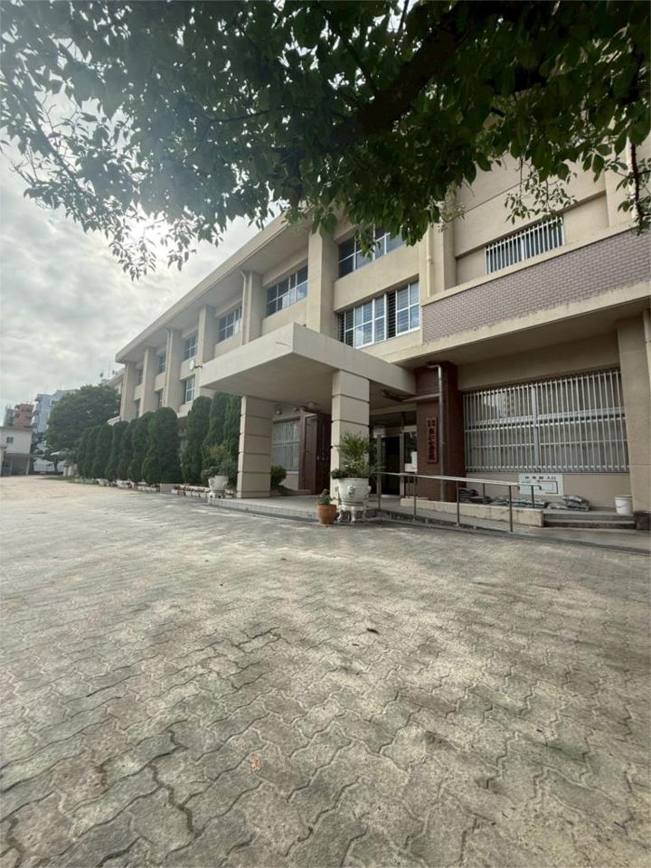 近くの福岡市立当仁小学校まで527m（徒歩7分）
