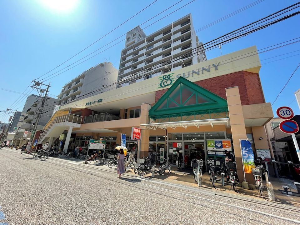 近くのサニー高取店まで183m（徒歩3分）