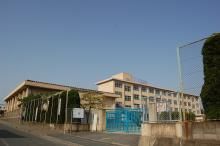 近くの美和台小学校まで900m(徒歩12分)