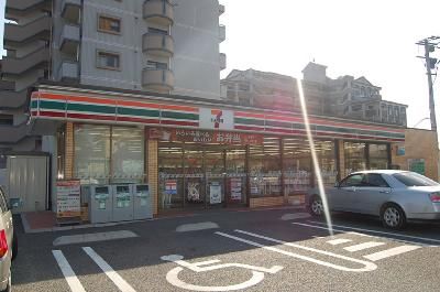 近くのセブンイレブンまで650m(徒歩9分)