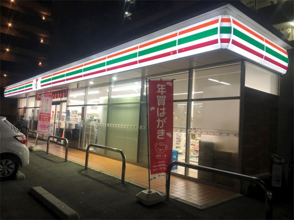 近くのセブンイレブン 博多駅南3丁目店まで132m（徒歩2分）