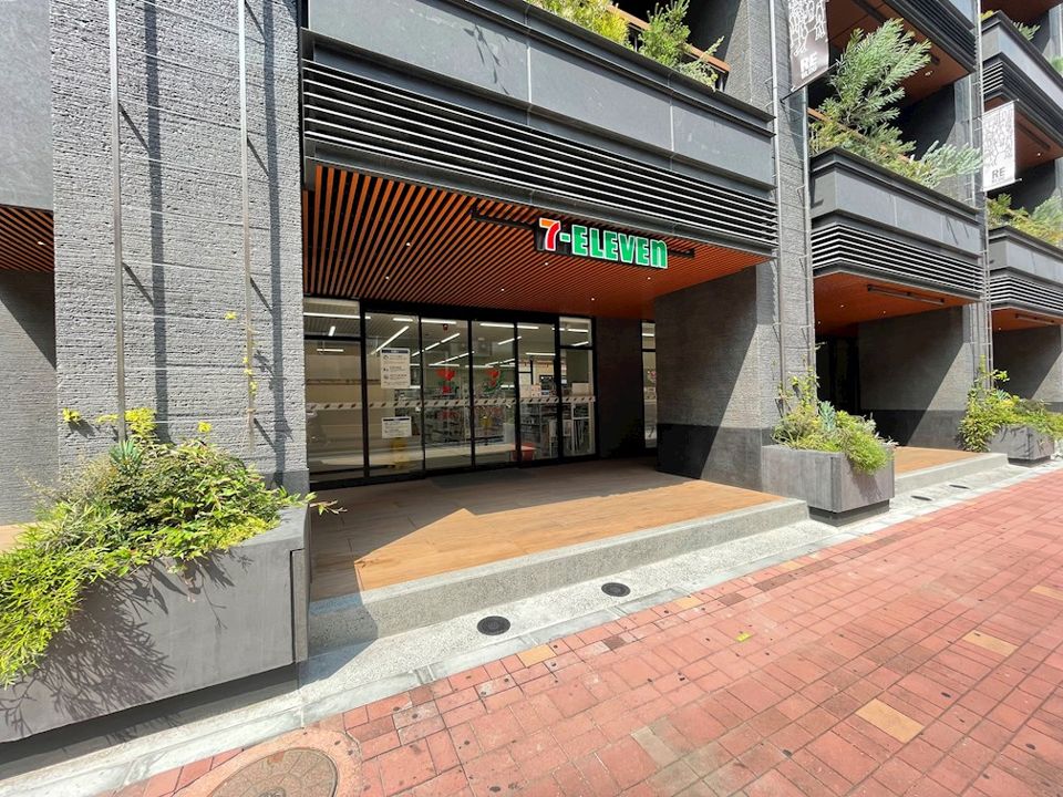 近くのセブンイレブン 西鉄大橋駅前店まで18m（徒歩1分）