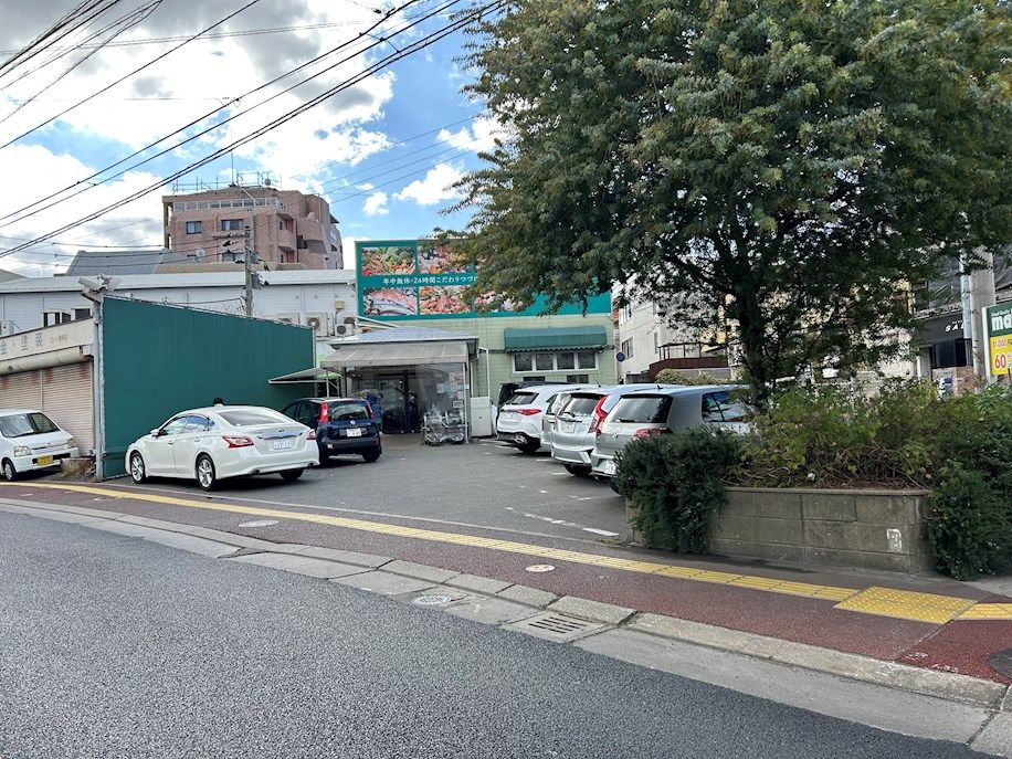 近くのマキイ山荘通り店まで189m（徒歩3分）
